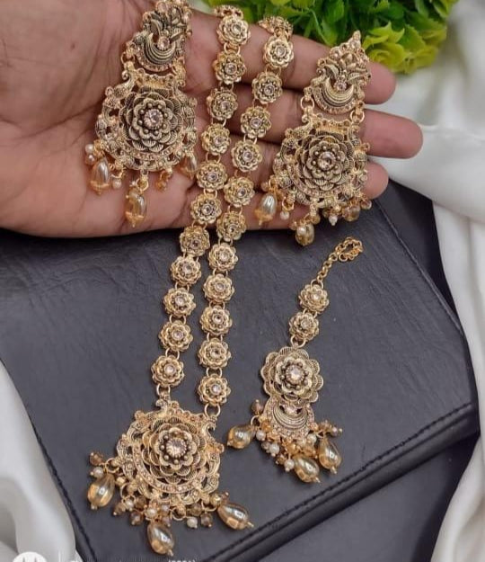 Jewellery set with floral designs