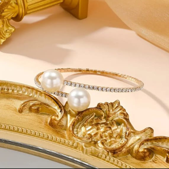 Exquisite Imitation Pearl Design Cuff Bracelet