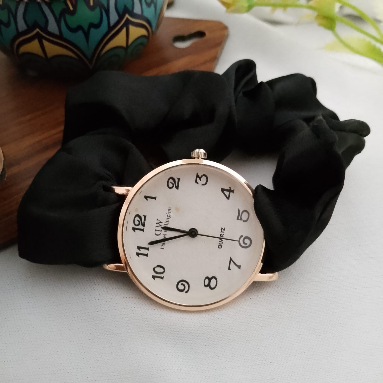 ⏱ Scrunchie Ladies Watch – Style Meets Comfort!