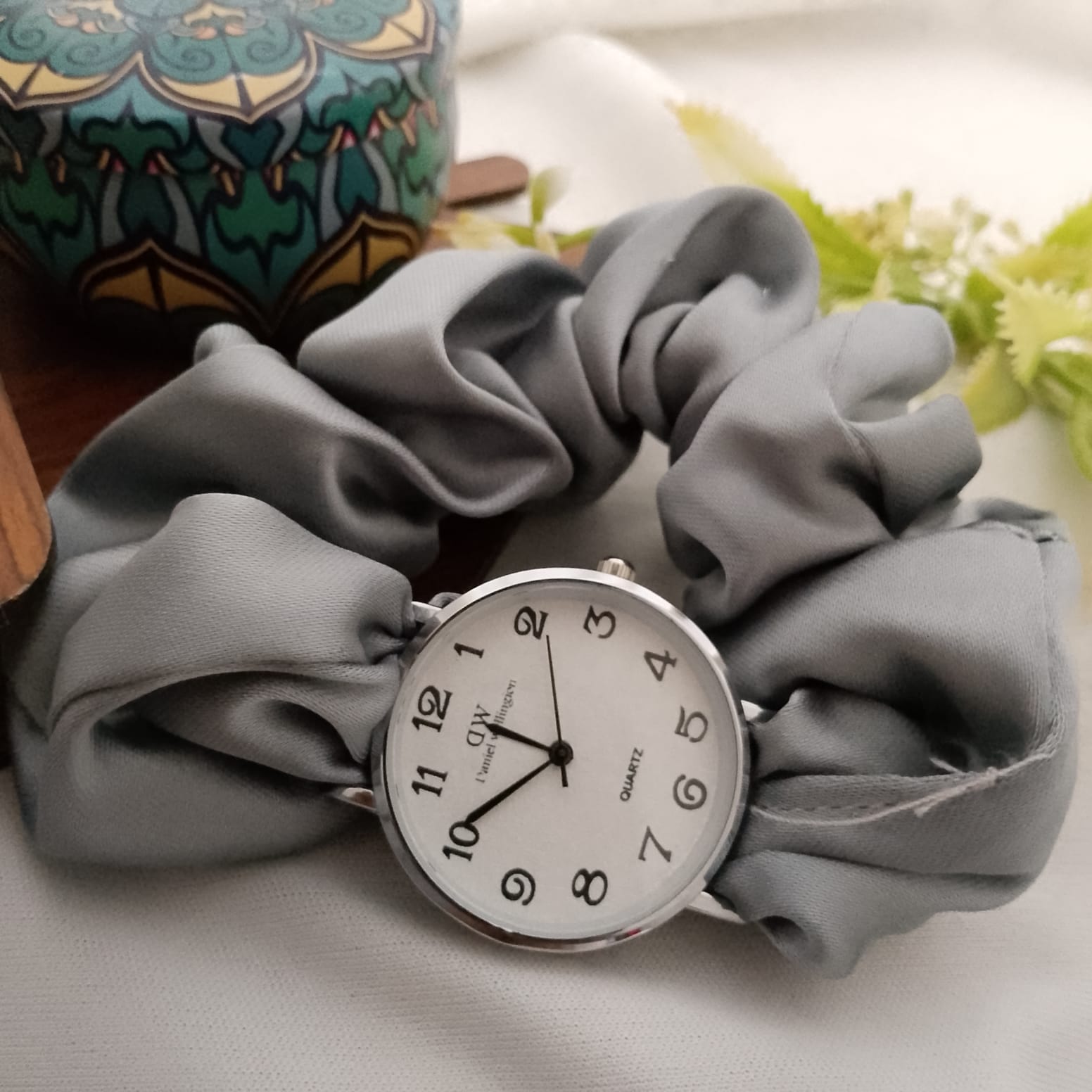 ⏱ Scrunchie Ladies Watch – Style Meets Comfort!