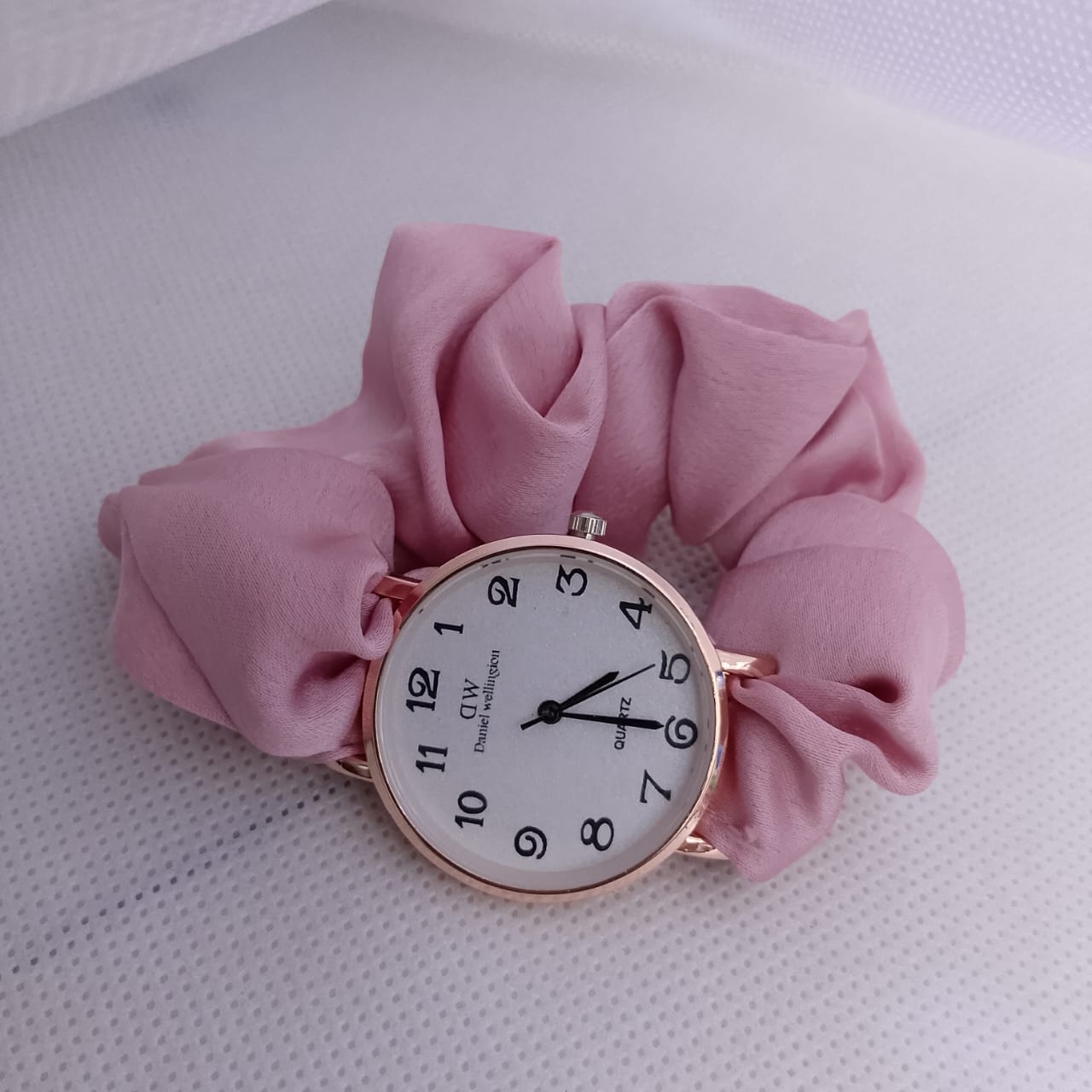 ⏱ Scrunchie Ladies Watch – Style Meets Comfort!