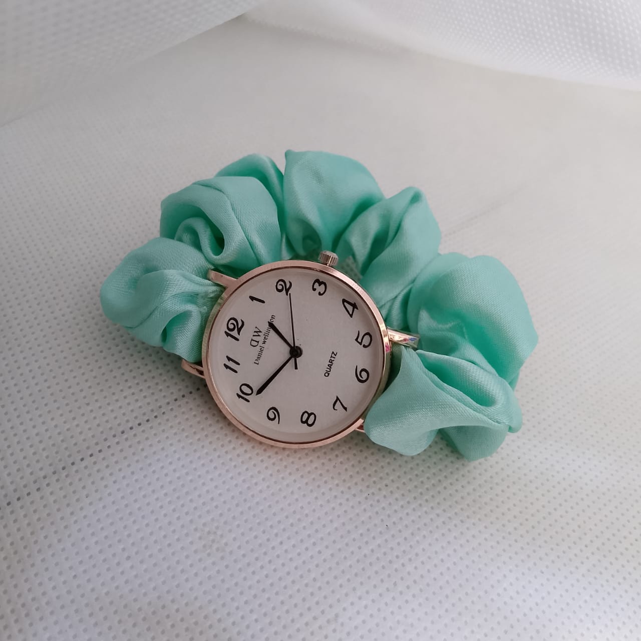 ⏱ Scrunchie Ladies Watch – Style Meets Comfort!