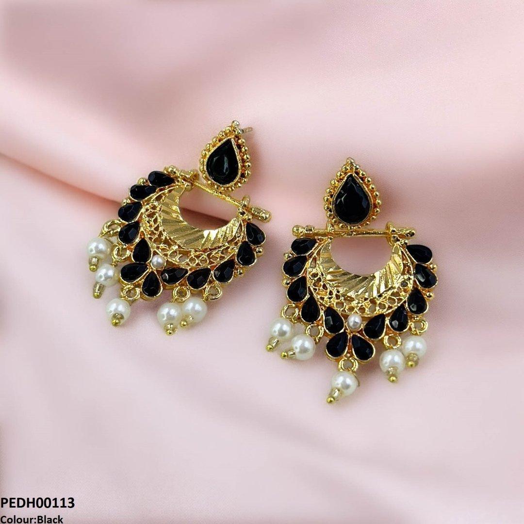 Pearl drops earring green