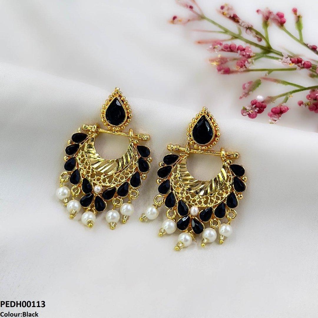 Pearl drops earring green