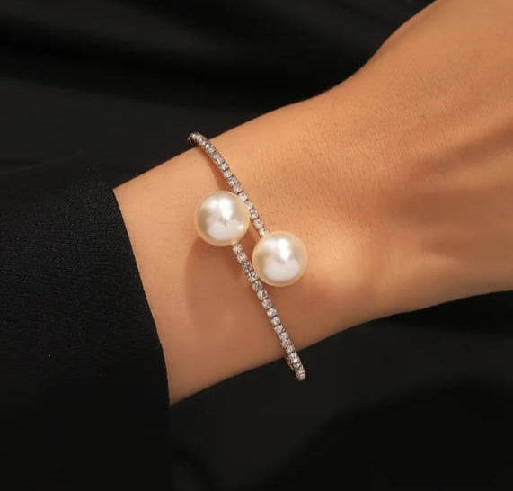 Exquisite Imitation Pearl Design Cuff Bracelet